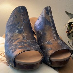 Dansko Limited edition sandal.